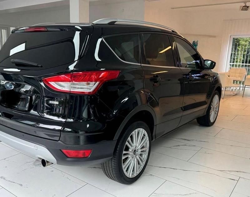 Gebraucht Ford Kuga 150 PS (110 kW) 2016 Schwarz SUV