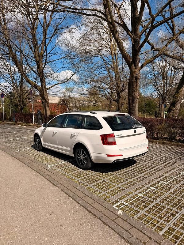 Gebraucht Skoda Octavia 110 PS (80 kW) 2016 Weiß Kleinwagen