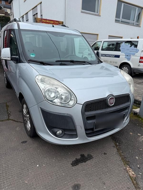 Gebraucht Fiat Doblò 95 PS (69 kW) 2012 Silber Van / Kleinbus