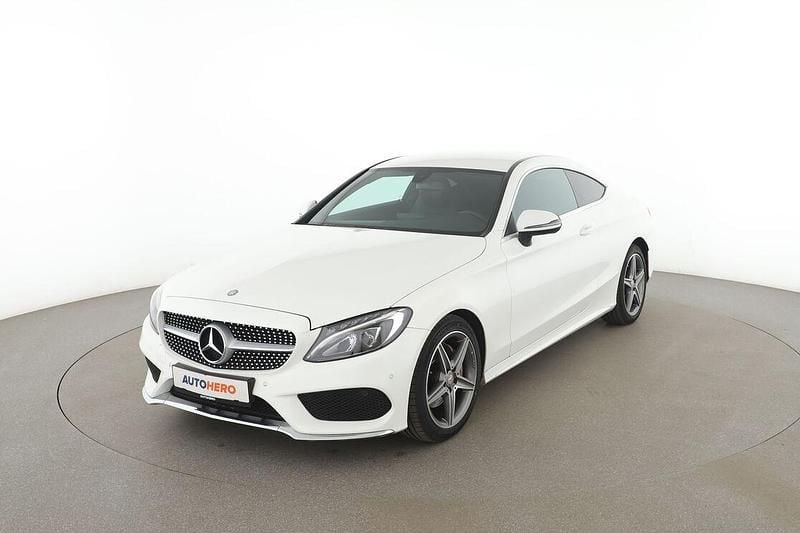 Weiß Gebraucht 2016 Mercedes C180 AMG line Coupé | 23.090 € (Teuer) - Bild 1/3