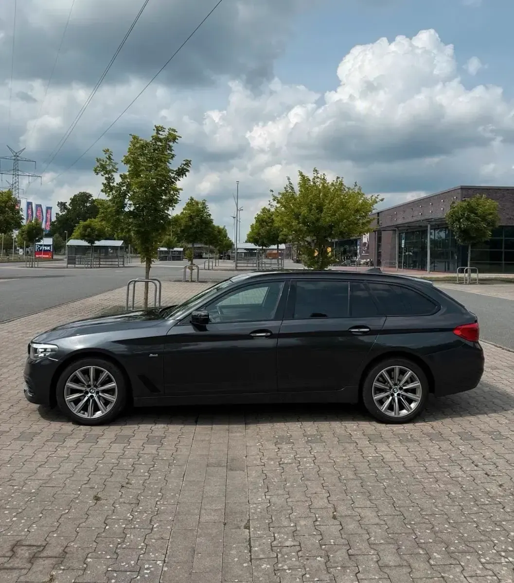 Gebraucht BMW 520 190 PS (139 kW) 2017 Grau Kombi
