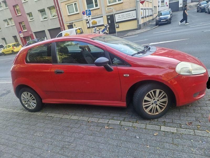 Rot Gebraucht 2008 Fiat Grande Punto Active Kleinwagen | 699 € (Superpreis) - Bild 1/3