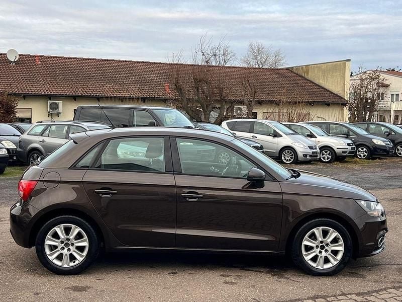 Gebraucht Audi A1 Sportback Attraction 86 PS (63 kW) 2012 Braun Kleinwagen