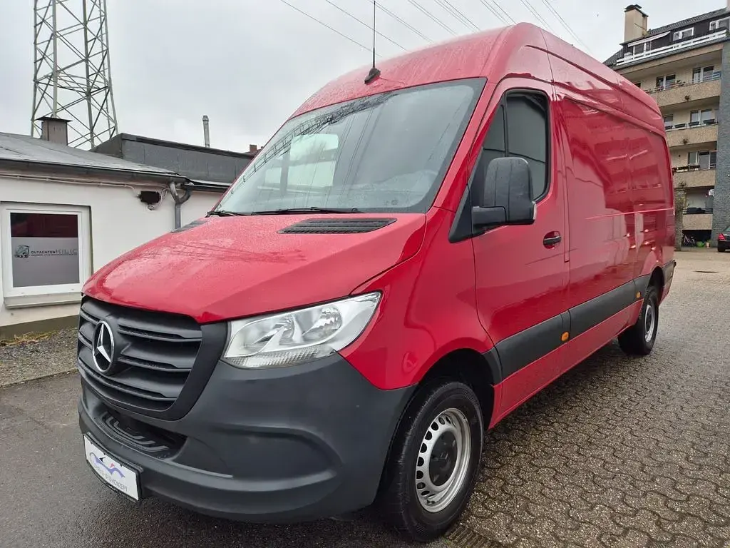 Używany Mercedes Sprinter 150 KM (110 kW) 2021 Czerwony Van