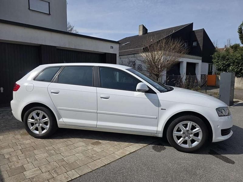 Gebraucht Audi A3 Ambiente 125 PS (91 kW) 2010 Weiß Kleinwagen