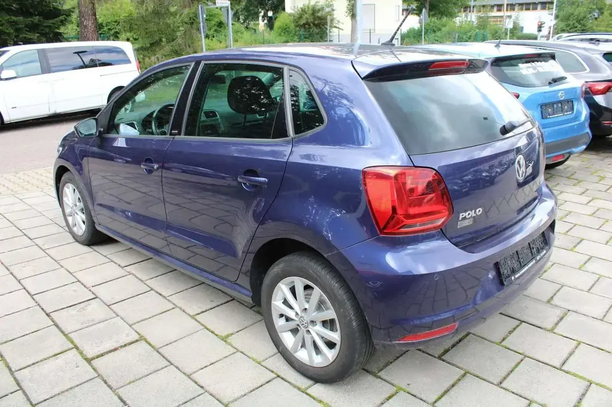 Gebraucht VW Polo Comfortline 75 PS (55 kW) 2016 Blueberry Limousine