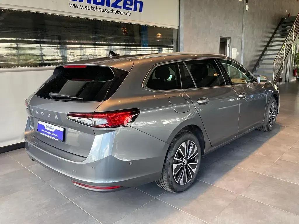 Gebraucht Skoda Superb Selection 150 PS (110 kW) 2025 Grau Limousine