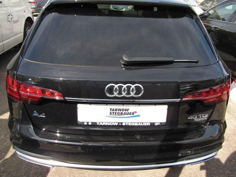 Używany Audi A4 Advanced 204 KM (150 kW) 2023 Czarny Kombi