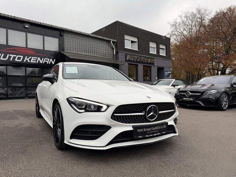 Polarweiss Gebraucht 2023 Mercedes CLA200 AMG line Limousine | 31.690 € (Guter Preis) - Bild 1/4
