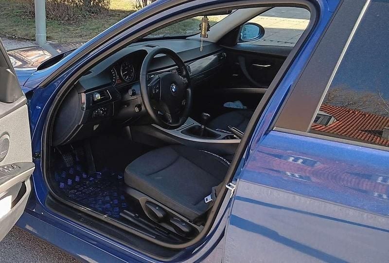 Gebraucht BMW 318 143 PS (105 kW) 2007 Blau Limousine