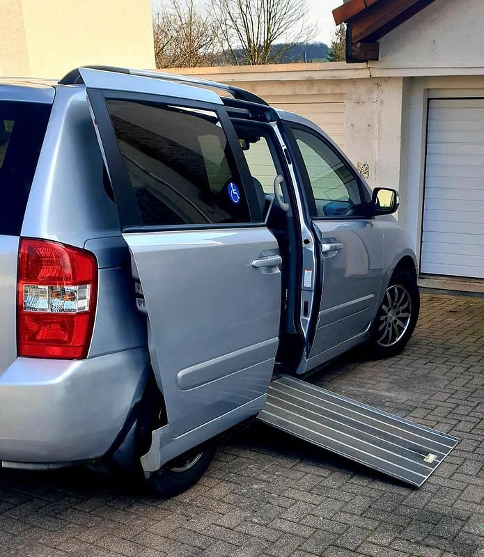 Gebraucht Kia Carnival 192 PS (141 kW) 2012 Silber Van / Kleinbus