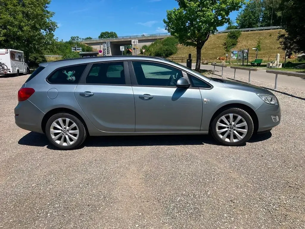 Gebraucht Opel Astra 140 PS (102 kW) 2012 Grau Kombi
