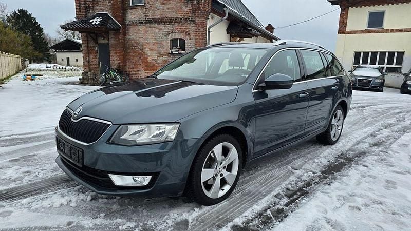 Gebraucht Skoda Octavia Elegance 150 PS (110 kW) 2015 Grau Kleinwagen