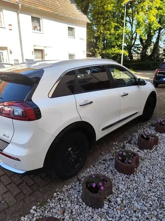 Gebraucht Kia Niro 140 PS (102 kW) 2018 Weiß SUV