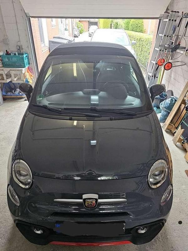 Grau Gebraucht 2018 Abarth 695C Cabrio | 20.900 € - Bild 1/4