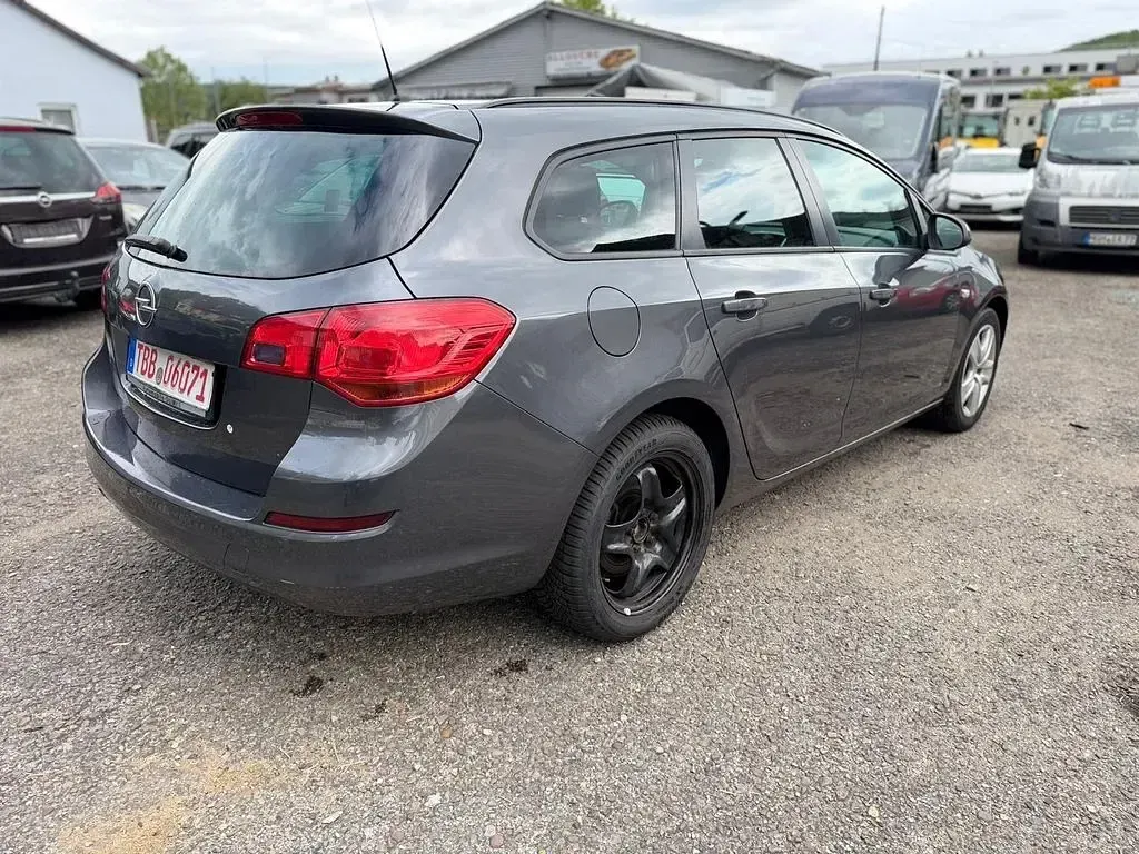 Gebraucht Opel Astra 160 PS (117 kW) 2011 Grau Kombi