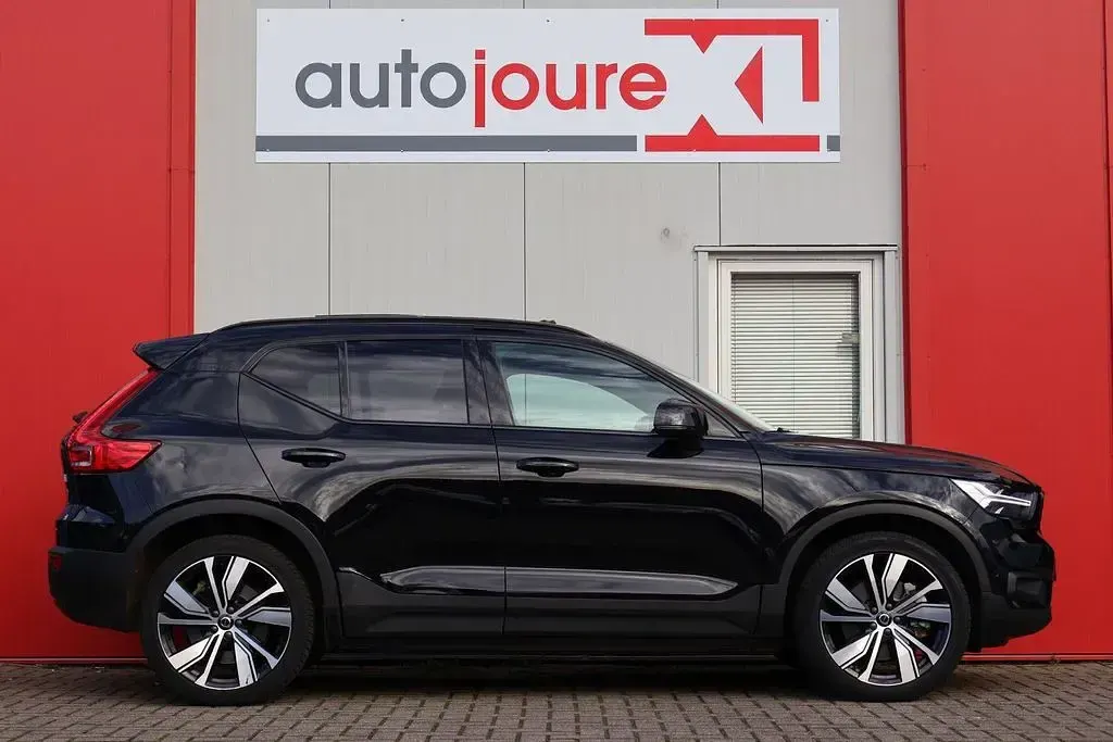Używany Volvo XC40 Pro 169 kW (231 KM) 2022 Czarny SUV
