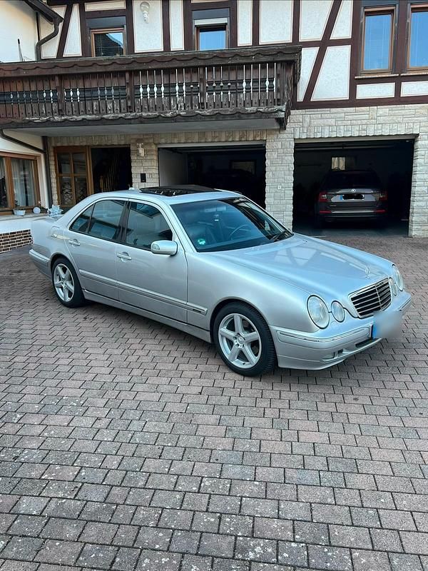 Gebraucht Mercedes E320 Avantgarde 224 PS (164 kW) 2001 Silber Limousine