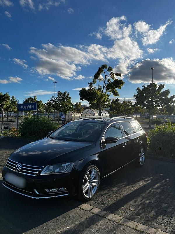 Schwarz Gebraucht 2011 VW Passat Kombi | 8.249 € (Etwas zu teuer) - Bild 1/4