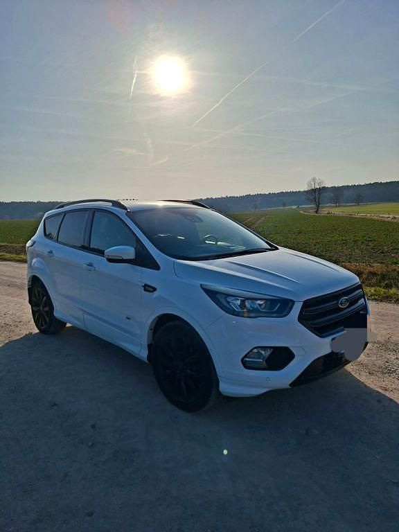 Gebraucht Ford Kuga ST-Line 175 PS (128 kW) 2019 Weiß SUV