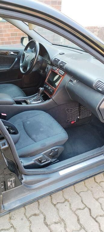 Second-hand Mercedes C180 Elegance 129 CP (94 kW) 2002 Negru Berlinǎ