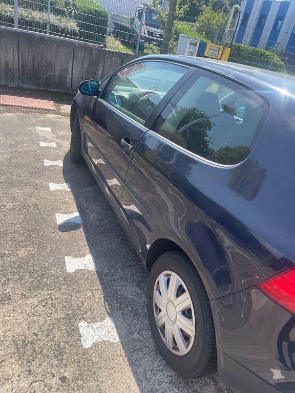 Blau Gebraucht 2004 VW Golf IV Comfortline Limousine | 800 € (Superpreis) - Bild 1/3