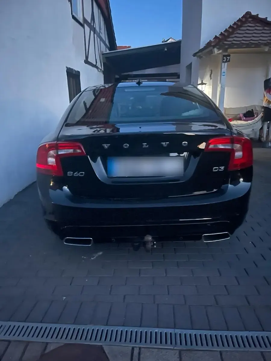 Gebraucht Volvo S60 150 PS (110 kW) 2018 Schwarz Limousine