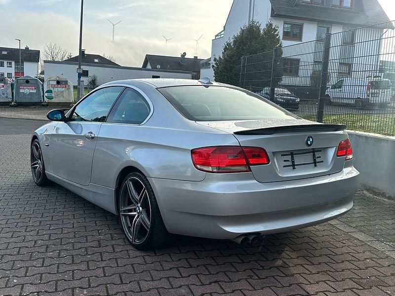 Gebraucht BMW 325 218 PS (160 kW) 2007 Silber Coupé