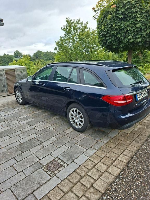 Blau Gebraucht 2015 Mercedes C180 Avantgarde Limousine | 6.995 € (Superpreis) - Bild 1/4