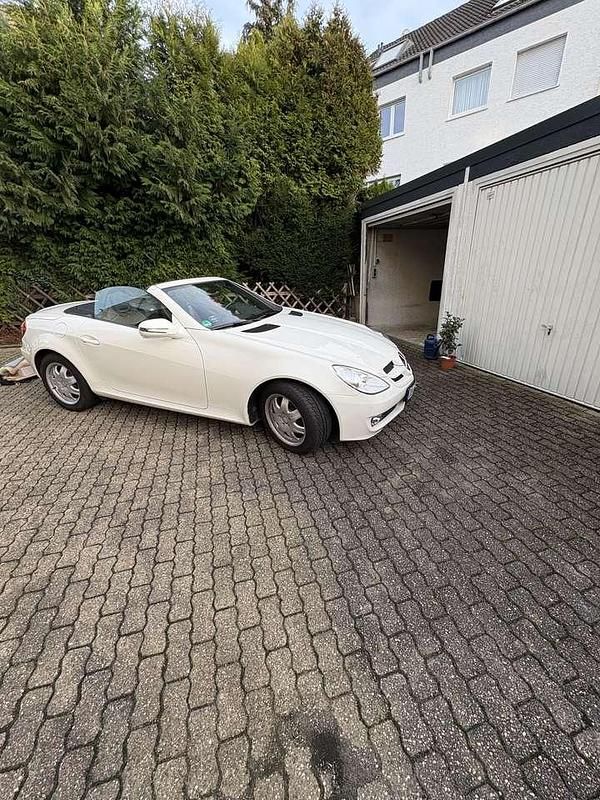 Gebraucht Mercedes SLK200 184 PS (135 kW) 2010 Weiß Cabrio