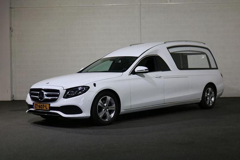 Weiß Gebraucht 2017 Mercedes E200 | 64.070 € - Bild 1/4