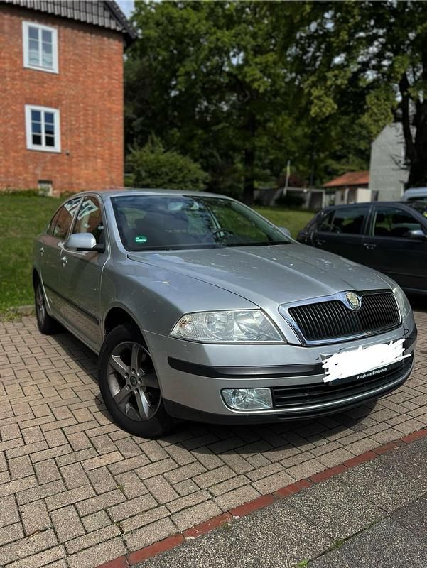 Silber Gebraucht 2008 Skoda Octavia Limousine | 2.600 € (Fairer Preis) - Bild 1/4