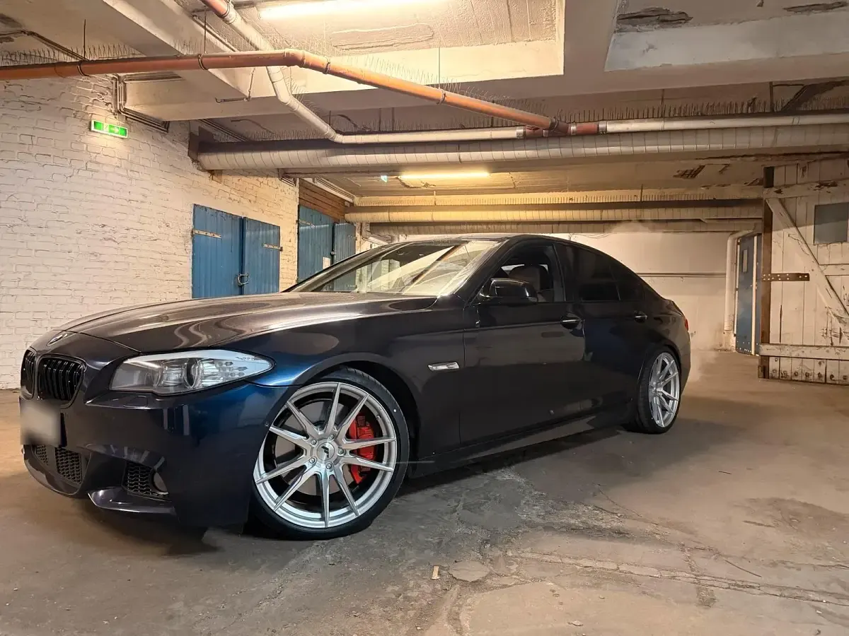Gebraucht BMW 550 408 PS (300 kW) 2011 Blau Limousine