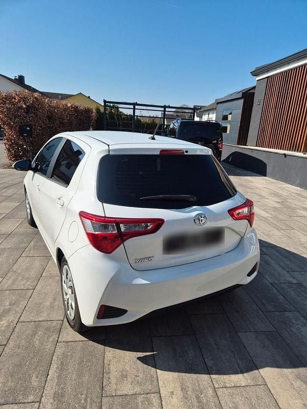 Gebraucht Toyota Yaris 72 PS (52 kW) 2020 Weiß Kleinwagen