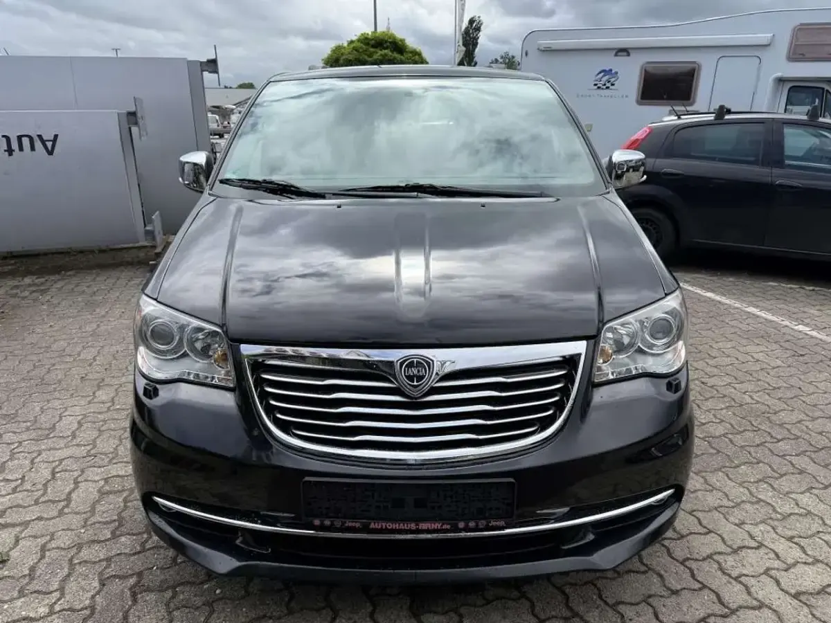 Gebraucht Lancia Voyager S 177 PS (130 kW) 2015 Schwarz Van / Kleinbus