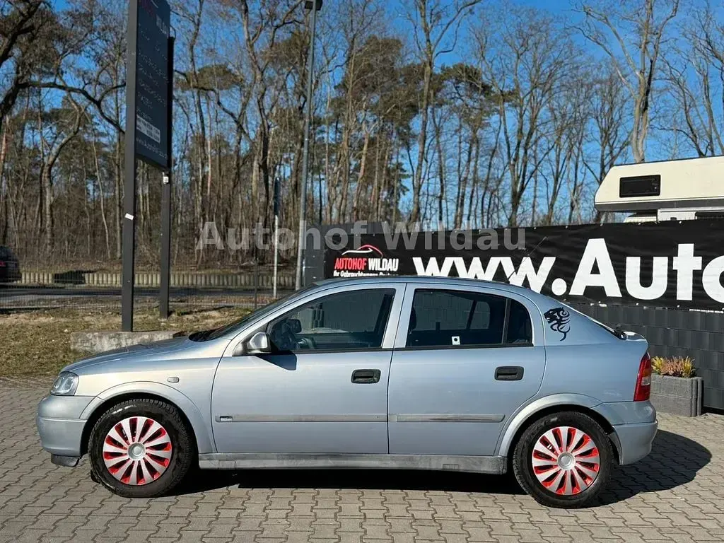Gebraucht Opel Astra 101 PS (74 kW) 2000 Silber Limousine