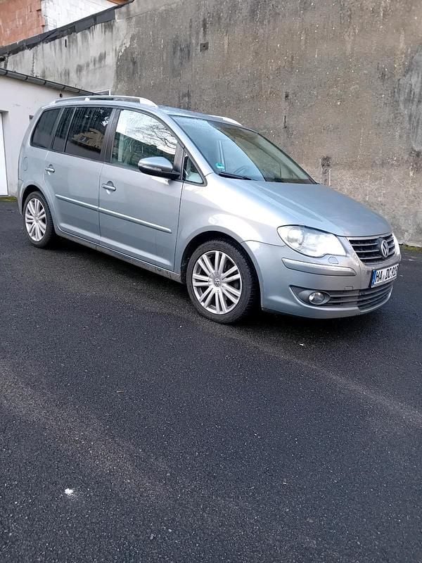 Grau Gebraucht 2010 VW Touran Van / Kleinbus | 5.600 € (Superpreis) - Bild 1/4