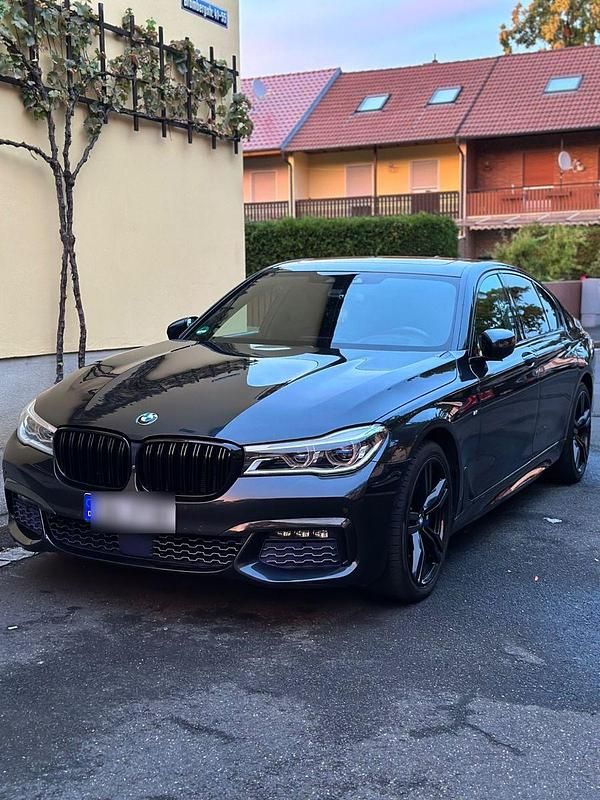 Grau Gebraucht 2015 BMW 730 M Sport Limousine | 26.800 € (Fairer Preis) - Bild 1/4