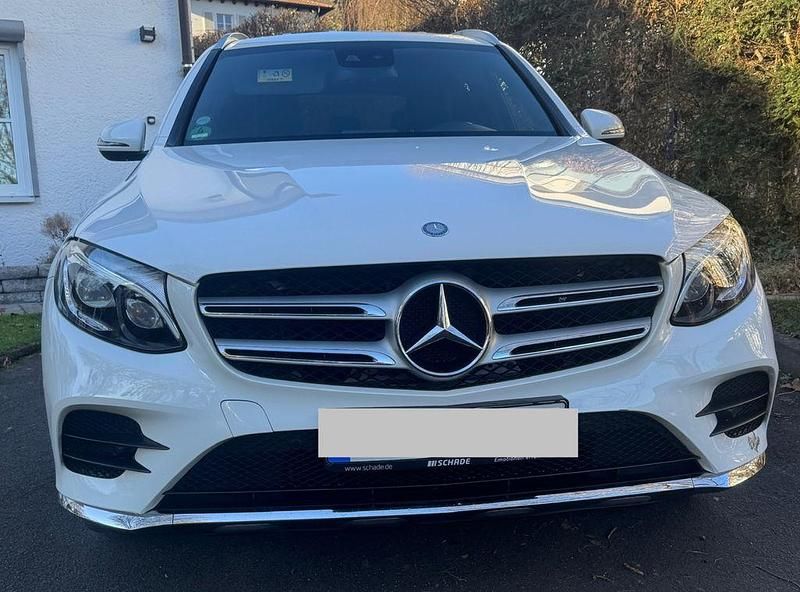 Weiß Gebraucht 2015 Mercedes GLC250 AMG line SUV | 26.499 € (Fairer Preis) - Bild 1/4