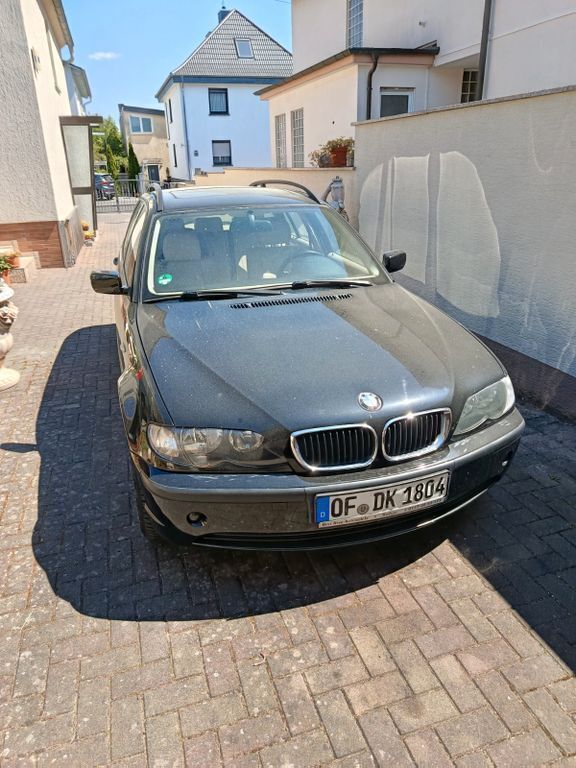 Schwarz Gebraucht 2005 BMW 318 Kombi | 799 € (Superpreis) - Bild 1/4