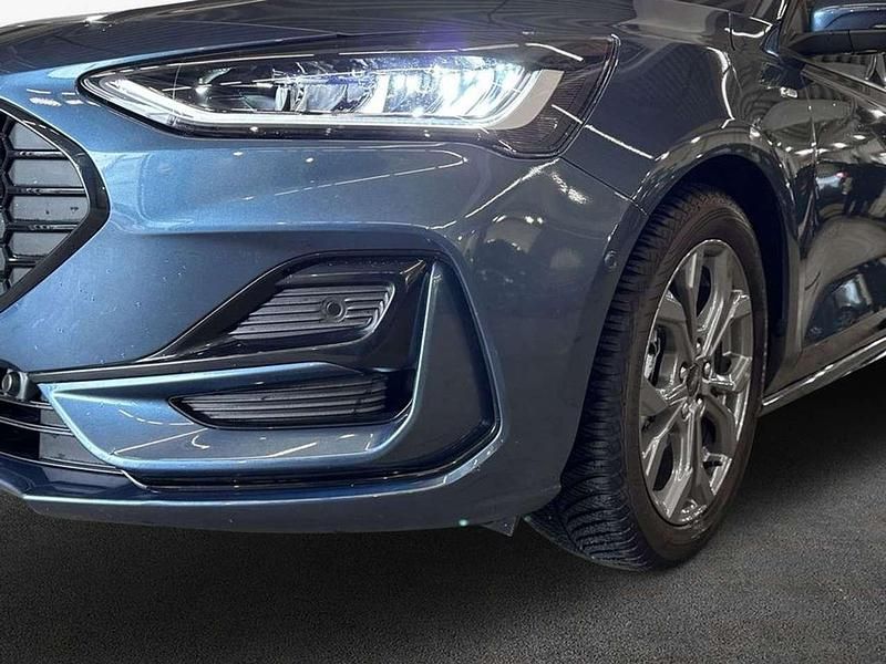 Gebraucht Ford Focus ST-Line X 125 PS (91 kW) 2023 Chrome blue metallic Kombi