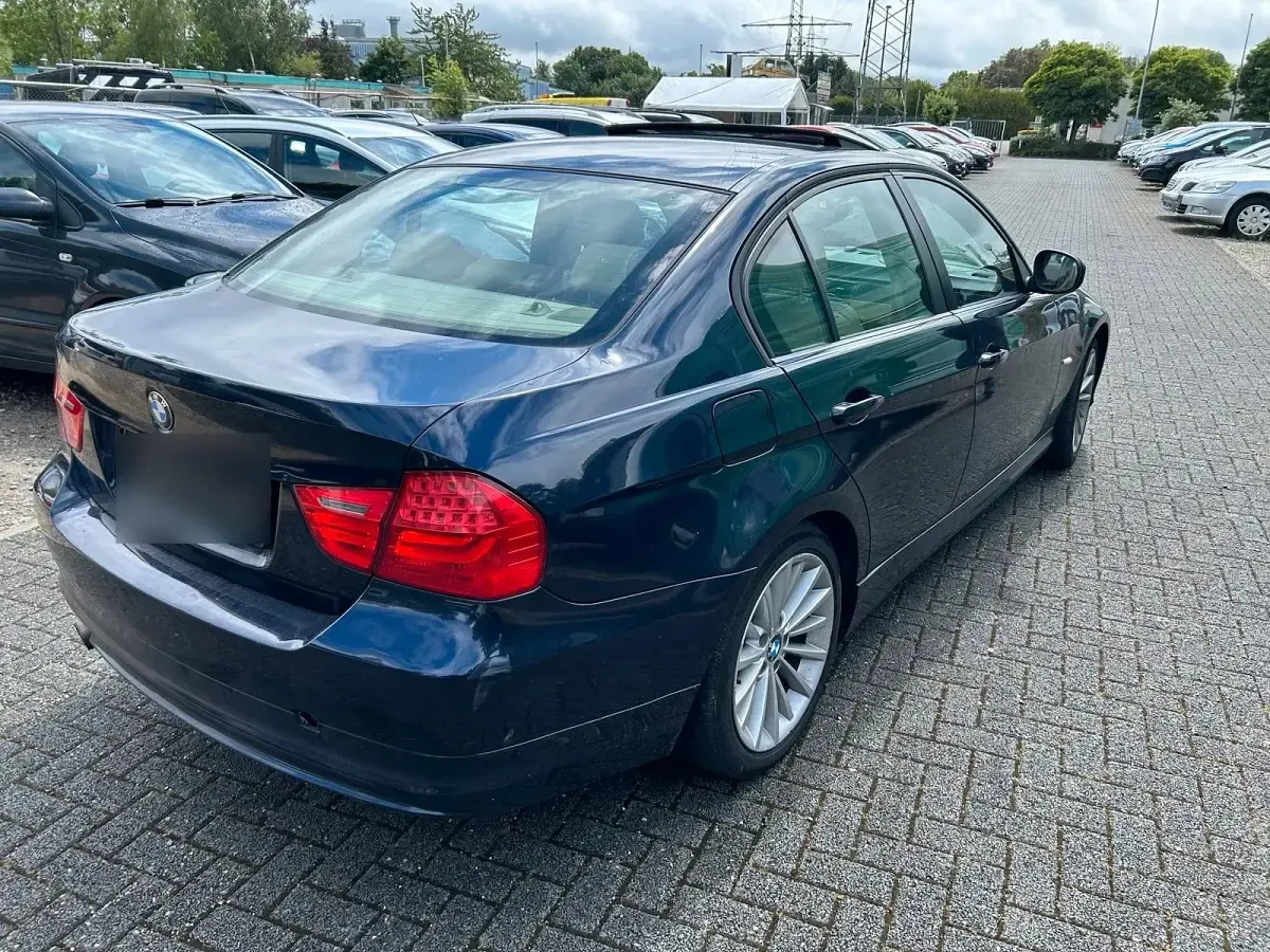 Gebraucht BMW 316 115 PS (84 kW) 2009 Blau Limousine