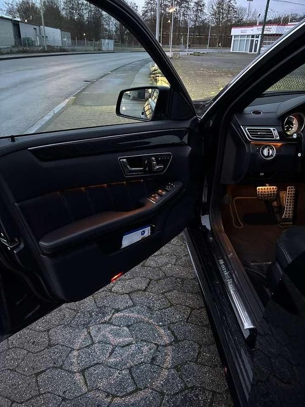 Gebraucht Mercedes E350 AMG line 258 PS (189 kW) 2016 Schwarz Limousine