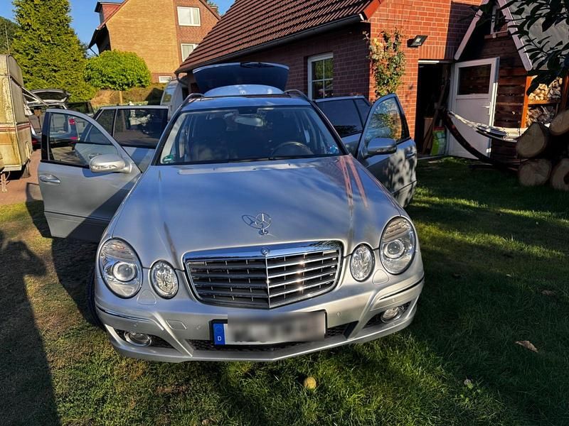 Silber Gebraucht 2009 Mercedes 220 Kombi | 11.500 € - Bild 1/4