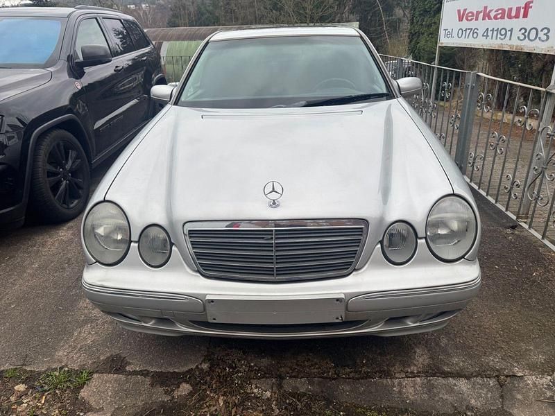 Gebraucht Mercedes E200 Avantgarde 163 PS (119 kW) 2001 Silber Limousine