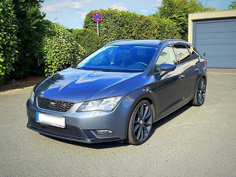 Grau Gebraucht 2014 Seat Leon ST Design Kombi | 4.999 € (Fairer Preis) - Bild 1/4