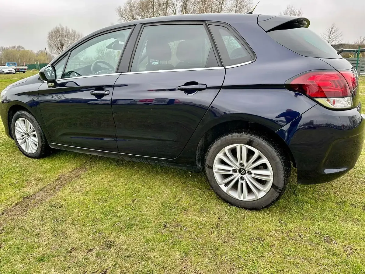 Używany Citroën C4 SELECTION 110 KM (80 kW) 2016 Niebieski Sedan/Limuzyna