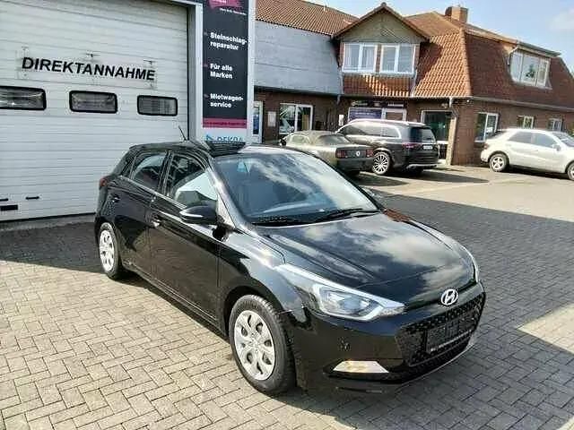 Gebraucht Hyundai i20 Pure 84 PS (61 kW) 2017 Schwarz Kleinwagen