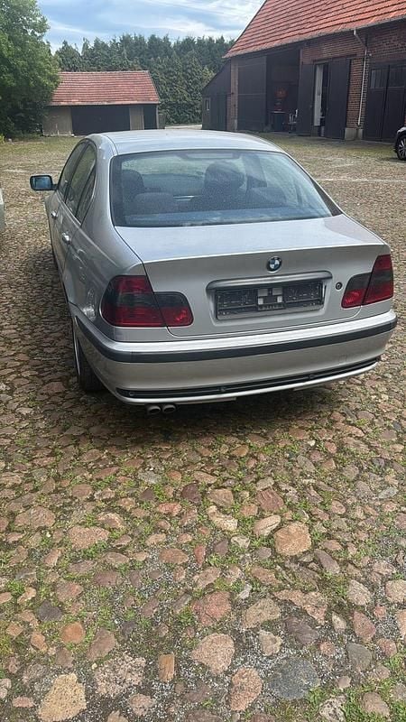 Gebraucht BMW 320 150 PS (110 kW) 1999 Silber Limousine