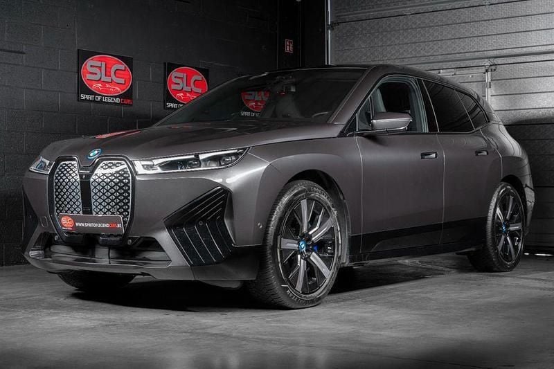Grau Gebraucht 2022 BMW iX M Sport SUV | 52.890 € (Fairer Preis) - Bild 1/4